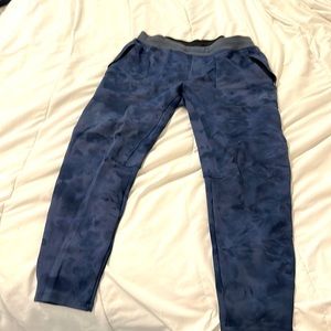 Lululemon Men’s active Joggers workout stretch athletic fit Size XL Blue Camo